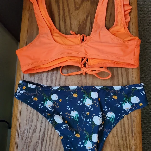 Brand New Milani lace up ruffle floral bikini - Picture 4 of 4